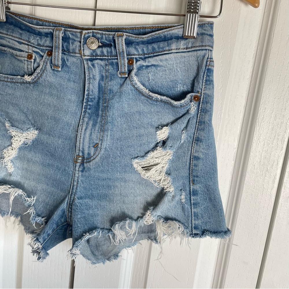 EUC Abercrombie & Fitch High Rise Mom Shorts Women’s 25 Blue Light Wash Stretch - Picture 3 of 14